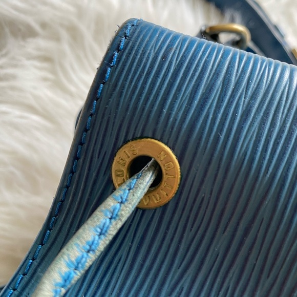 Authentic Louis Vuitton Epi Noe Bucket Bag - Picture 6 of 16